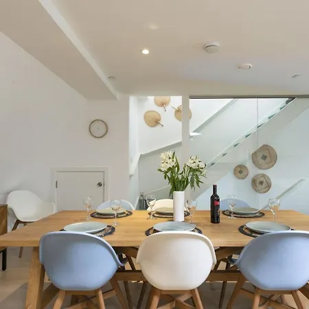Holiday home Hilgrove House